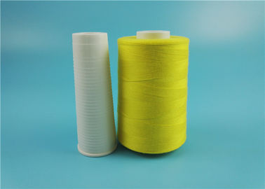 Linha 100% tingida colorida do poliéster para a resistência do enrugamento do acolchoado/costura